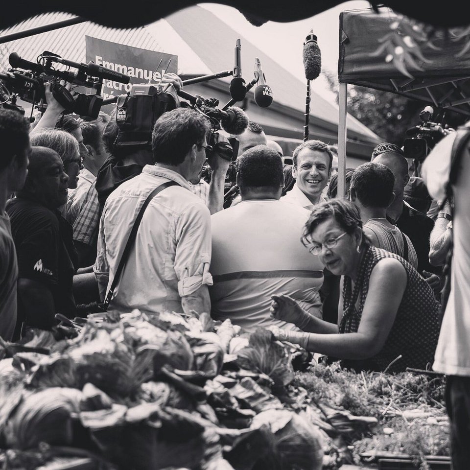 Η όμορφη φωτογράφος του Εμανουέλ Μακρόν -Την συγκρίνουν με τον Pete Souza του Ομπάμα [εικόνες] | iefimerida.gr 7
