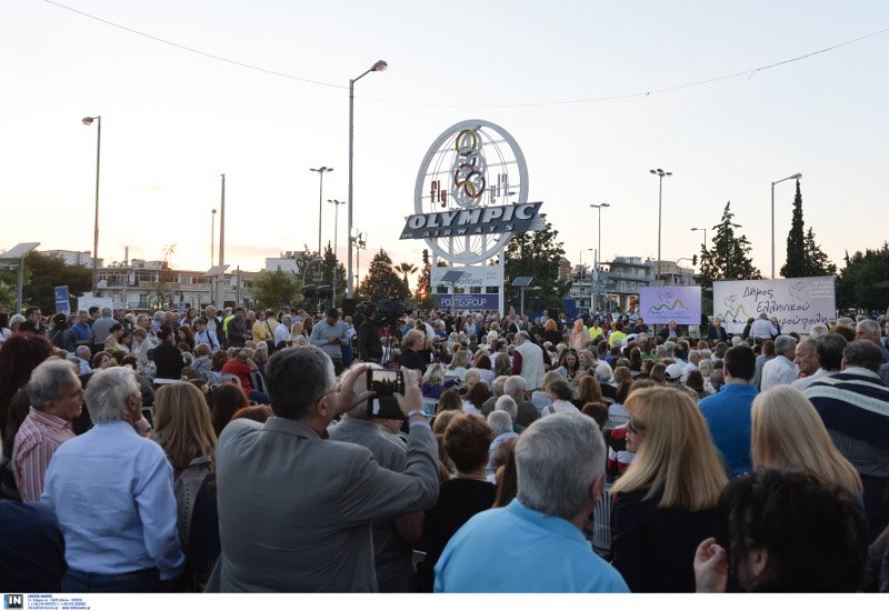 Το σήμα της Ολυμπιακής στη λεωφόρο Βουλιαγμένης επέστρεψε -Φωτίστηκε ξανά μετά από 20 χρόνια [εικόνες] | iefimerida.gr 1