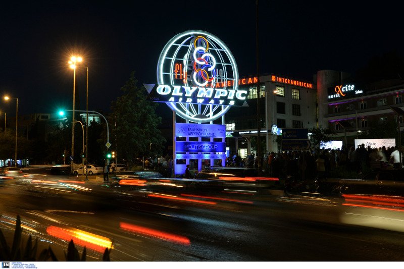 Το σήμα της Ολυμπιακής στη λεωφόρο Βουλιαγμένης επέστρεψε -Φωτίστηκε ξανά μετά από 20 χρόνια [εικόνες] | iefimerida.gr 0