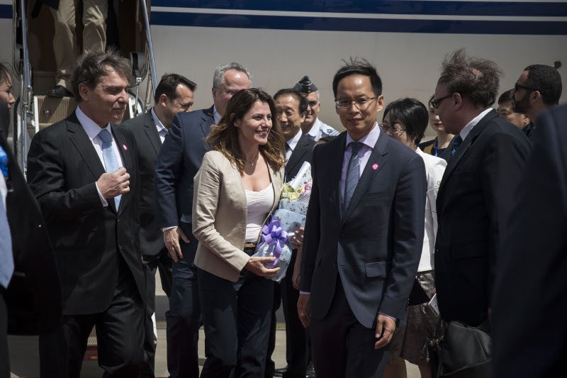 Η Περιστέρα στο Πεκίνο -Χαμογελαστή με casual ντύσιμο [εικόνες] | iefimerida.gr 2