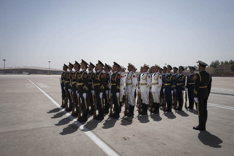 Η Περιστέρα στο Πεκίνο -Χαμογελαστή με casual ντύσιμο [εικόνες] | iefimerida.gr 4