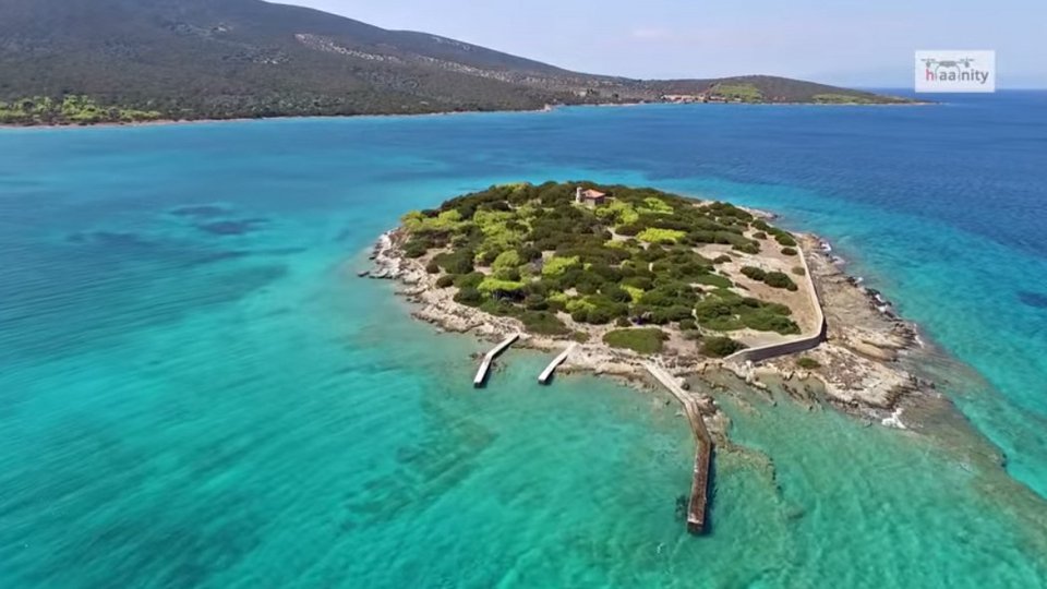 Ελληνικές Μαλδίβες -Πεταλιοί, τα 10 νησάκια δυο ώρες από την Αθήνα που λάτρεψαν οι εκατομμυριούχοι και οι διεθνείς σταρ [βίντεο] | iefimerida.gr 5