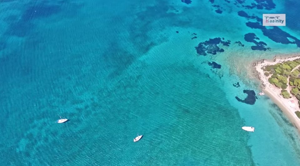 Ελληνικές Μαλδίβες -Πεταλιοί, τα 10 νησάκια δυο ώρες από την Αθήνα που λάτρεψαν οι εκατομμυριούχοι και οι διεθνείς σταρ [βίντεο] | iefimerida.gr 6