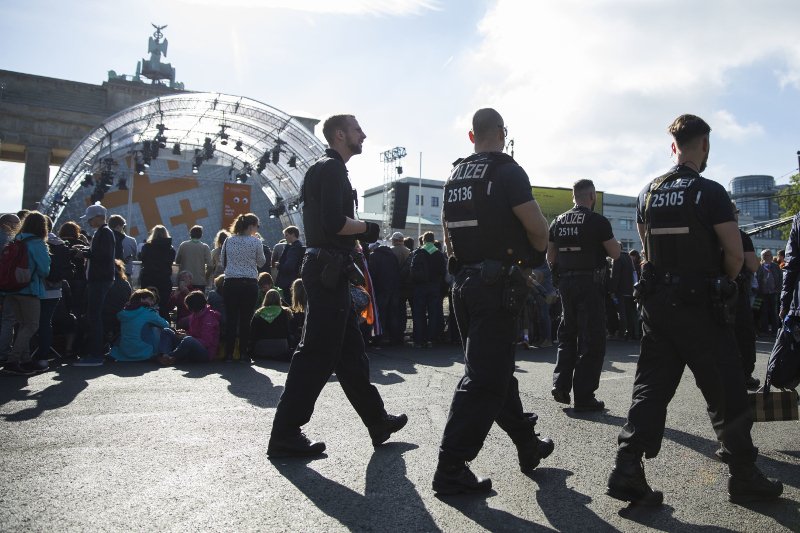 Αποθέωσαν τον Ομπάμα στο Βερολίνο -Συναντήθηκε με τη Μέρκελ, μίλησε δημοσίως [εικόνες & βίντεο] | iefimerida.gr 9