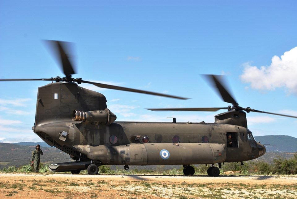 Η ταξιαρχία «Πόντος» κάνει το δύσκολο να φαίνεται απλό: Πετάει, χτυπάει, καταλαμβάνει  [εικόνες] | iefimerida.gr 0