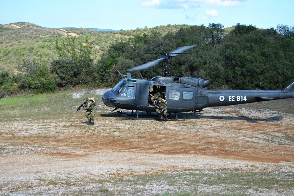 Η ταξιαρχία «Πόντος» κάνει το δύσκολο να φαίνεται απλό: Πετάει, χτυπάει, καταλαμβάνει  [εικόνες] | iefimerida.gr 2