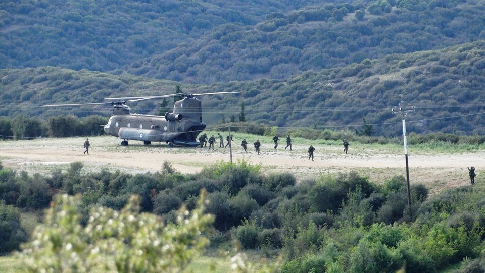 Η ταξιαρχία «Πόντος» κάνει το δύσκολο να φαίνεται απλό: Πετάει, χτυπάει, καταλαμβάνει  [εικόνες] | iefimerida.gr 6