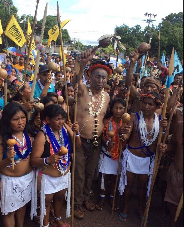 Σαμάνοι καταράστηκαν τον Μαδούρο στην τελετή «Νταμπουκούρι» [εικόνες & βίντεο]  | iefimerida.gr 0