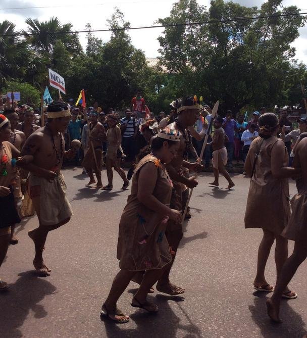 Σαμάνοι καταράστηκαν τον Μαδούρο στην τελετή «Νταμπουκούρι» [εικόνες & βίντεο]  | iefimerida.gr 1