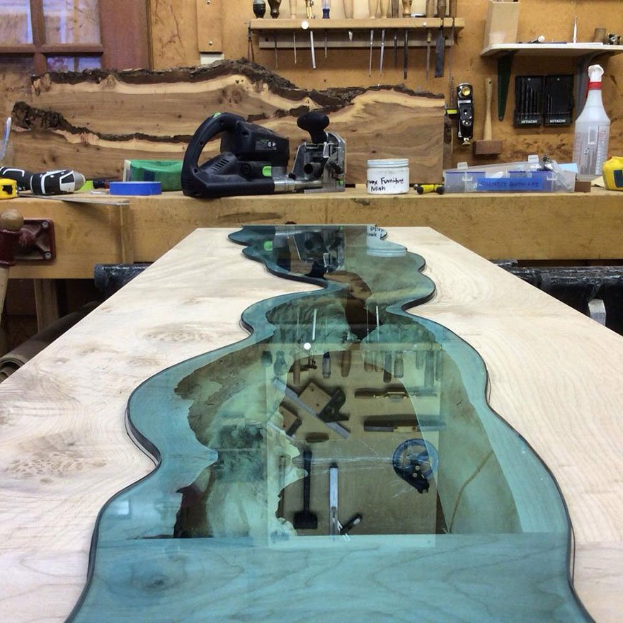 O επιπλοποιός που φτιάχνει τραπέζια έργα τέχνης από σάπια δέντρα [εικόνες & βίντεο]  | iefimerida.gr 0