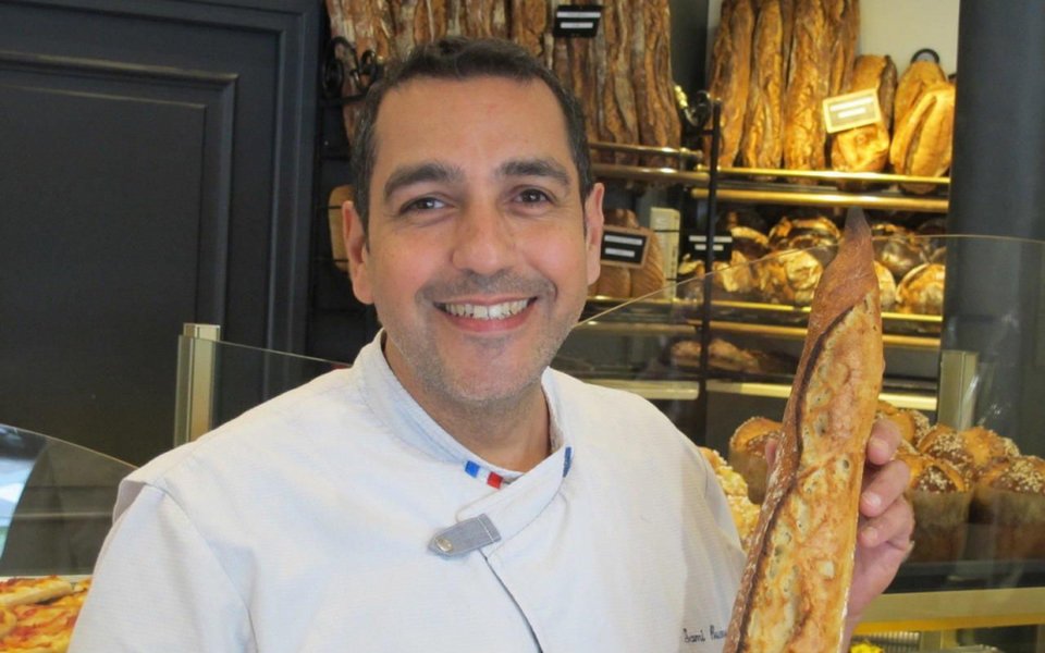 Ολοι θέλουν να δοκιμάσουν την μπαγκέτα του Εμανουέλ Μακρόν -Αυτός είναι ο αρτοποιός [εικόνες] | iefimerida.gr 1