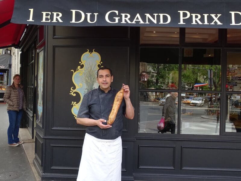 Ολοι θέλουν να δοκιμάσουν την μπαγκέτα του Εμανουέλ Μακρόν -Αυτός είναι ο αρτοποιός [εικόνες] | iefimerida.gr 7