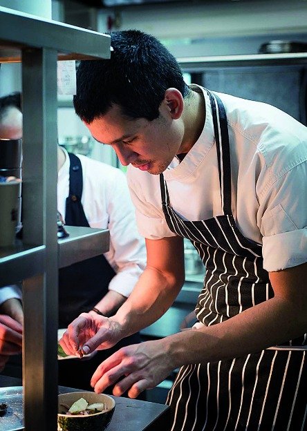Σωτήρης Κοντιζάς, ο Ελληνο-ιάπωνας σεφ που σπάει καρδιές στο Master Chef [εικόνες] | iefimerida.gr 1