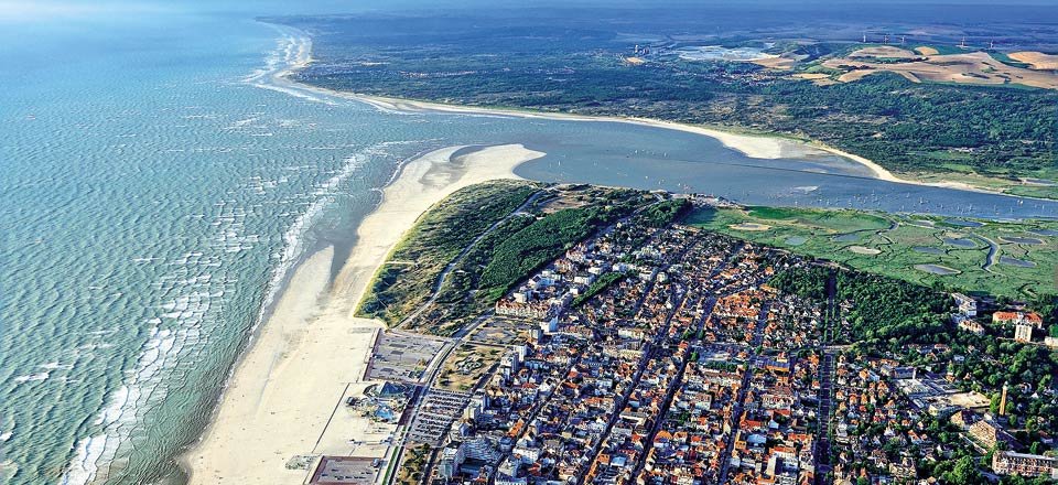 Η βίλα του Εμανουέλ Μακρόν στην όμορφη παραλία Τουκέ προσελκύει χιλιάδες τουρίστες [εικόνες] | iefimerida.gr 14