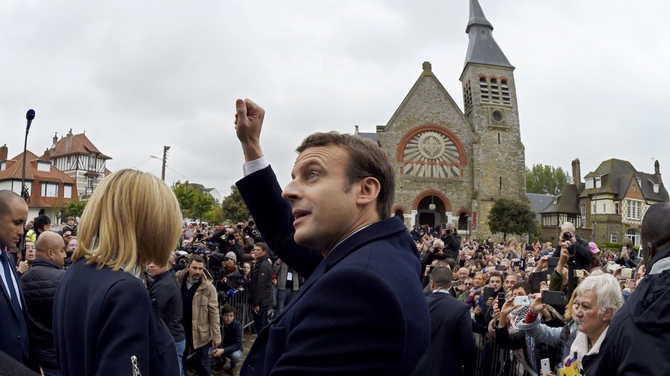 Η βίλα του Εμανουέλ Μακρόν στην όμορφη παραλία Τουκέ προσελκύει χιλιάδες τουρίστες [εικόνες] | iefimerida.gr 18