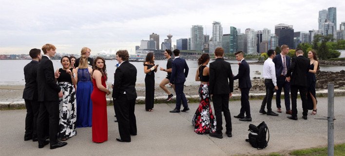 Ο Τριντό έκανε «photobombing» με... σορτσάκι σε τελετή αποφοίτησης [εικόνες] | iefimerida.gr 0