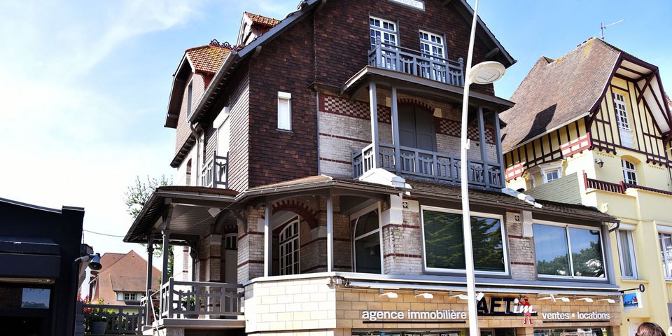 Η βίλα του Εμανουέλ Μακρόν στην όμορφη παραλία Τουκέ προσελκύει χιλιάδες τουρίστες [εικόνες] | iefimerida.gr 8