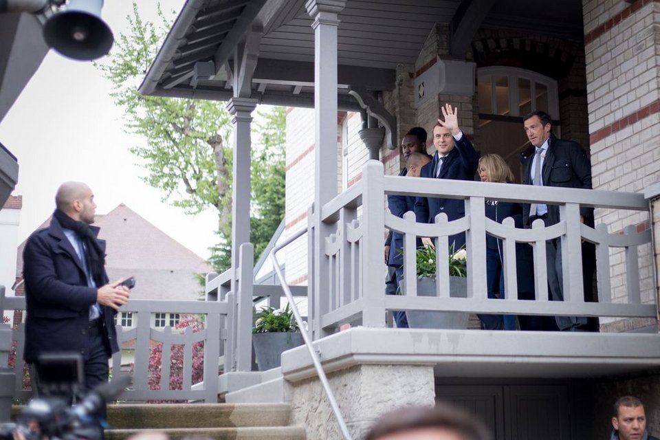 Η βίλα του Εμανουέλ Μακρόν στην όμορφη παραλία Τουκέ προσελκύει χιλιάδες τουρίστες [εικόνες] | iefimerida.gr 4