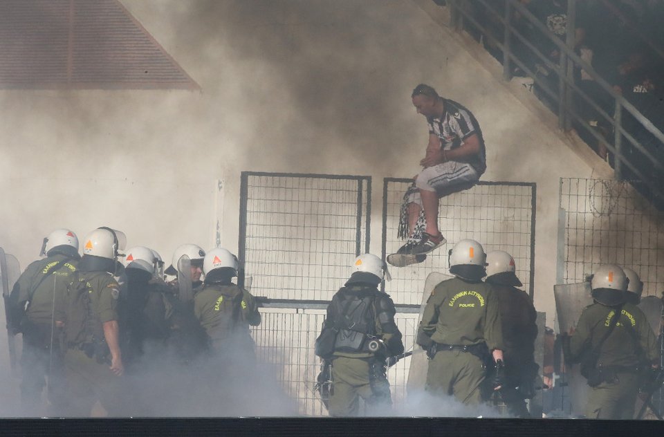 Τελικός Κυπέλλου: Εκτεταμένα επεισόδια στο Πανθεσσαλικό πριν την έναρξη [εικόνες & βίντεο] | iefimerida.gr 6