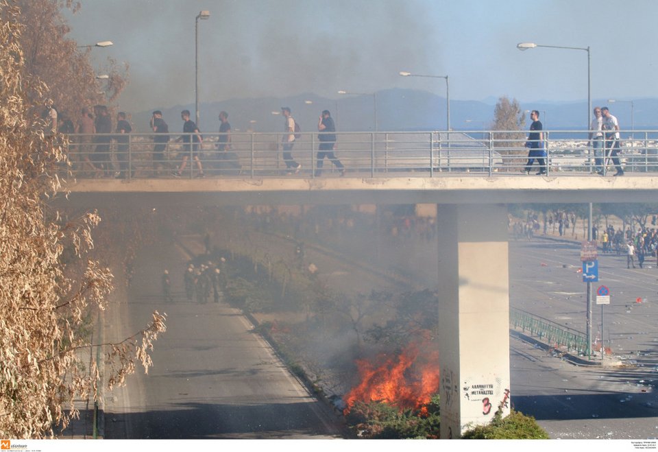 Τελικός Κυπέλλου: Εκτεταμένα επεισόδια στο Πανθεσσαλικό πριν την έναρξη [εικόνες & βίντεο] | iefimerida.gr 7