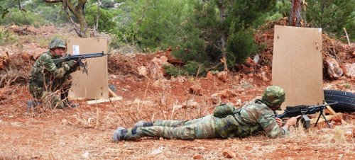 Eτσι εκπαιδεύονται οι οπλίτες του Στρατού -Καρέ καρέ η βολή τους στο πεδίο [εικόνες] | iefimerida.gr 11