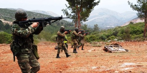 Eτσι εκπαιδεύονται οι οπλίτες του Στρατού -Καρέ καρέ η βολή τους στο πεδίο [εικόνες] | iefimerida.gr 12