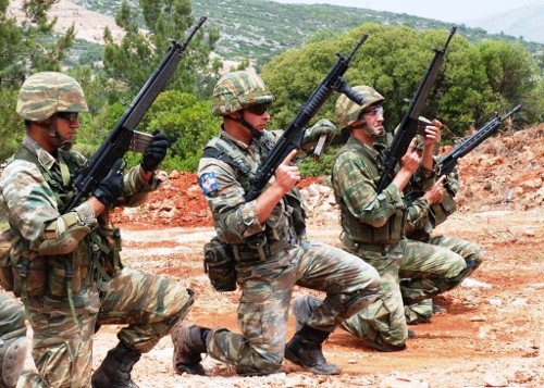 Eτσι εκπαιδεύονται οι οπλίτες του Στρατού -Καρέ καρέ η βολή τους στο πεδίο [εικόνες] | iefimerida.gr 15