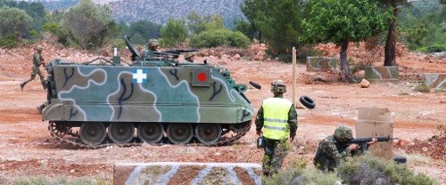 Eτσι εκπαιδεύονται οι οπλίτες του Στρατού -Καρέ καρέ η βολή τους στο πεδίο [εικόνες] | iefimerida.gr 17