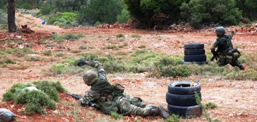 Eτσι εκπαιδεύονται οι οπλίτες του Στρατού -Καρέ καρέ η βολή τους στο πεδίο [εικόνες] | iefimerida.gr 9