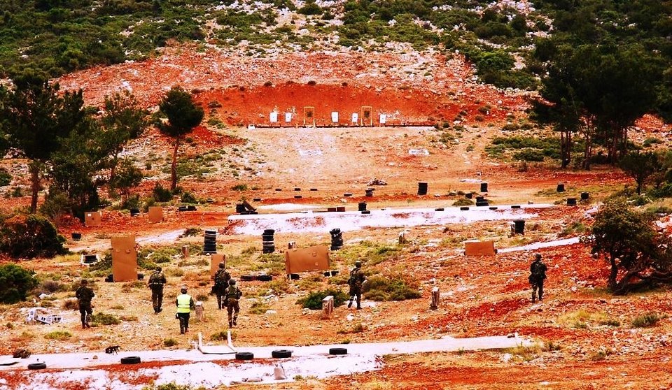 Eτσι εκπαιδεύονται οι οπλίτες του Στρατού -Καρέ καρέ η βολή τους στο πεδίο [εικόνες] | iefimerida.gr 0