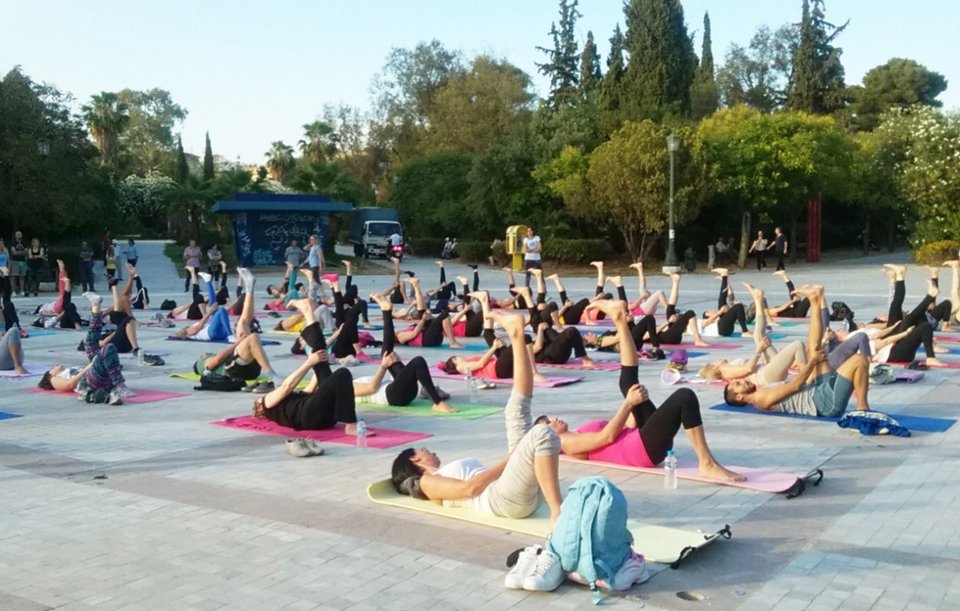 Δωρέαν γυμναστική για όλους στον Εθνικό Κήπο -Καθημερινά προγράμματα yoga, pilates, Mamakido | iefimerida.gr 2