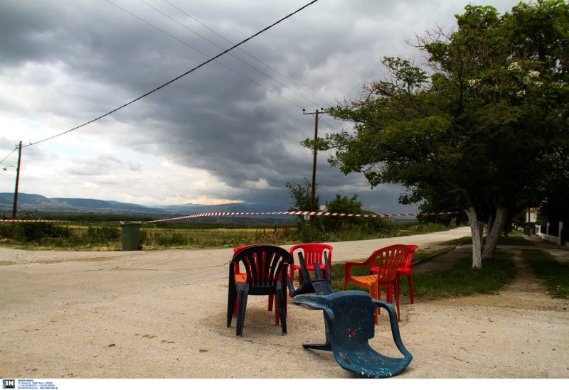 Γκρεμίζουν ένα ολόκληρο χωριό μετά την κατολίσθηση στο Αμύνταιο -Καρέ καρέ η εκκένωση [εικόνες] | iefimerida.gr 5
