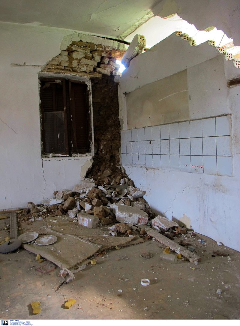 Γκρεμίζουν ένα ολόκληρο χωριό μετά την κατολίσθηση στο Αμύνταιο -Καρέ καρέ η εκκένωση [εικόνες] | iefimerida.gr 7