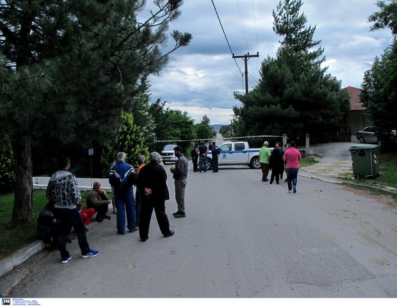 Γκρεμίζουν ένα ολόκληρο χωριό μετά την κατολίσθηση στο Αμύνταιο -Καρέ καρέ η εκκένωση [εικόνες] | iefimerida.gr 3