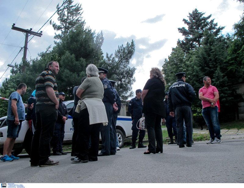 Γκρεμίζουν ένα ολόκληρο χωριό μετά την κατολίσθηση στο Αμύνταιο -Καρέ καρέ η εκκένωση [εικόνες] | iefimerida.gr 1