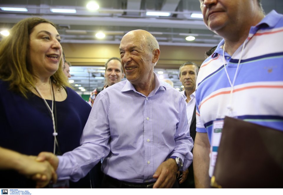 Συνέδριο ΔΗΣΥ: Η Φώφη στα λευκά, ο ΓΑΠ ξυρισμένος, η Βάσω Παπανδρέου με ξανθιά φράντζα [εικόνες]  | iefimerida.gr 18