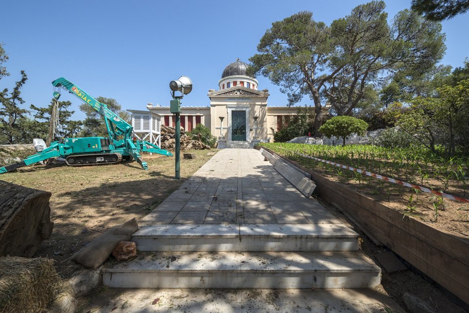 Αργεντινός καλλιτέχνης φυτεύει 46.000 φρούτα και λαχανικά στο Αστεροσκοπείο [εικόνες]  | iefimerida.gr 1