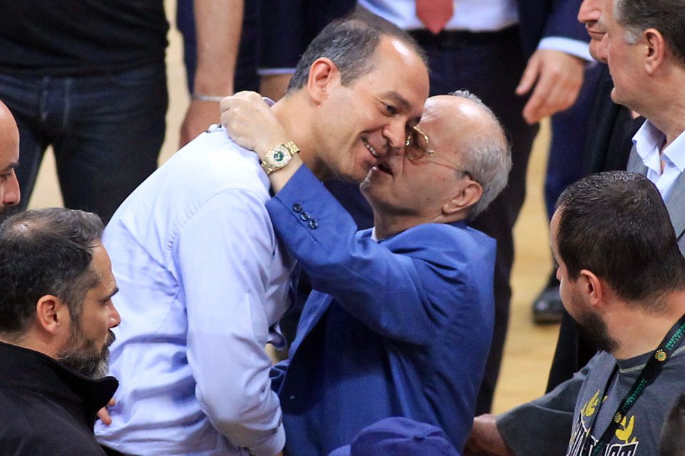 Ο Θανάσης Γιαννακόπουλος αγκάλιασε τους αδερφούς Αγγελόπουλους [εικόνες] | iefimerida.gr 3