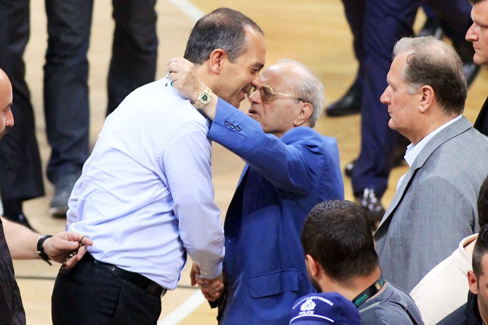 Ο Θανάσης Γιαννακόπουλος αγκάλιασε τους αδερφούς Αγγελόπουλους [εικόνες] | iefimerida.gr 1