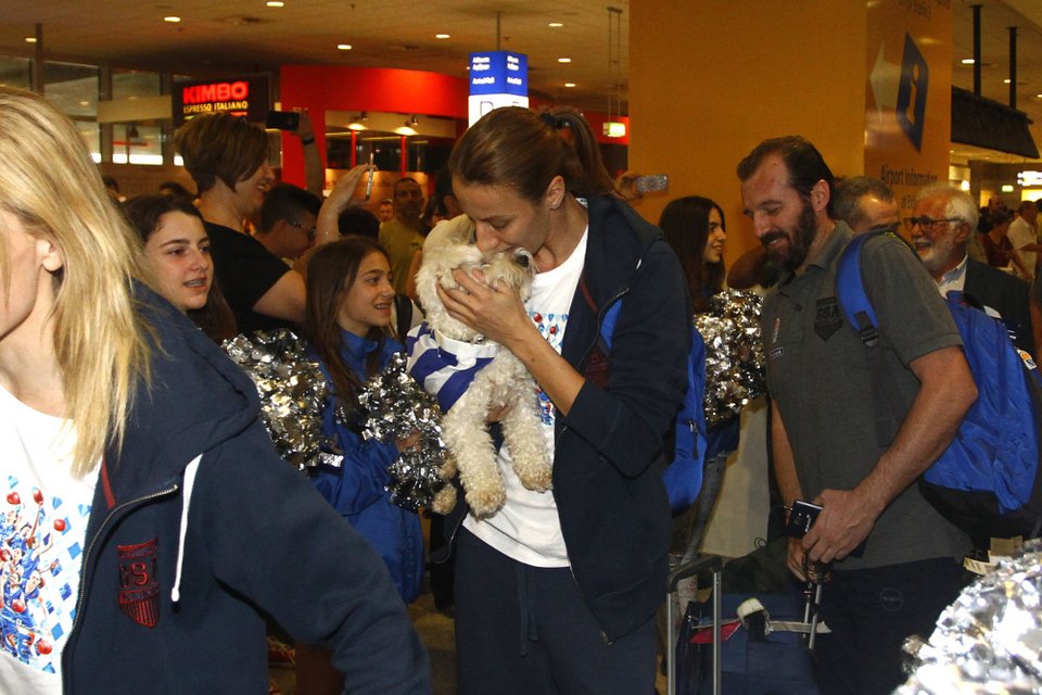 Eurobasket γυναικών: Επέστρεψε η Εθνική γυναικών στην Αθήνα [εικόνες & βίντεο] | iefimerida.gr 0