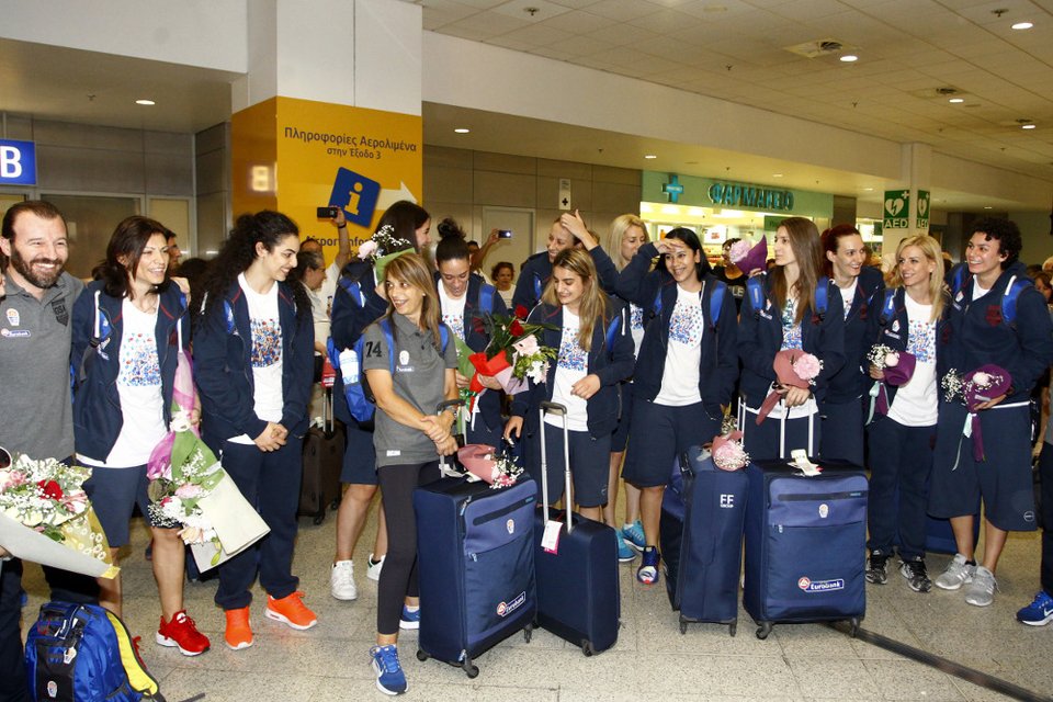 Eurobasket γυναικών: Επέστρεψε η Εθνική γυναικών στην Αθήνα [εικόνες & βίντεο] | iefimerida.gr 3