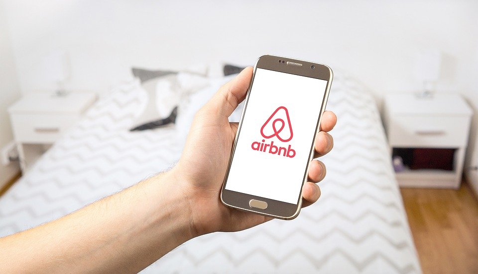 Το «τσουνάμι» του Airbnb στην Αθήνα -Πρωταθλητής σε μισθώσεις το Κουκάκι | iefimerida.gr 1