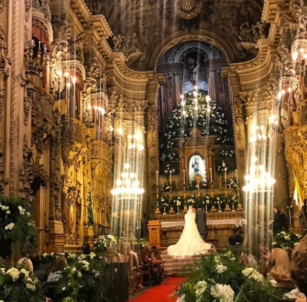 Απέραντη χλιδή: Ο επικός γάμος του εφοπλιστή Βασίλη Μαυρολέοντα με τη makeup artist Εϊμι Τέρι στο Ρίο [εικόνες & βίντεο] | iefimerida.gr 4