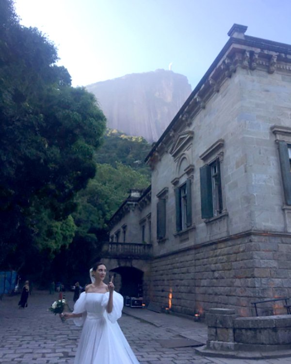 Απέραντη χλιδή: Ο επικός γάμος του εφοπλιστή Βασίλη Μαυρολέοντα με τη makeup artist Εϊμι Τέρι στο Ρίο [εικόνες & βίντεο] | iefimerida.gr 7