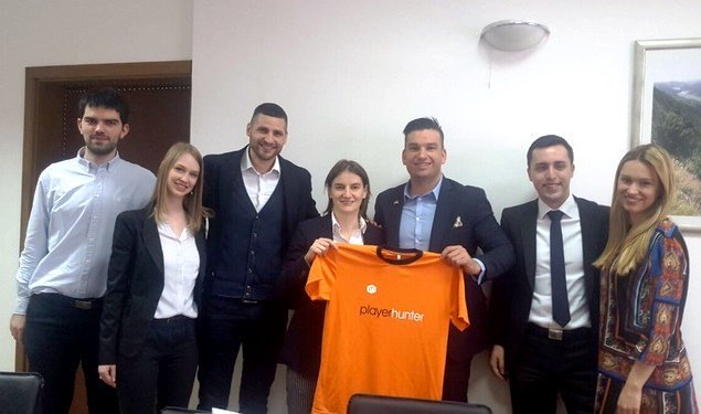 Η Σερβία απέκτησε την πρώτη γυναίκα πρωθυπουργό -Eίναι ομοφυλόφιλη [εικόνες]  | iefimerida.gr 4