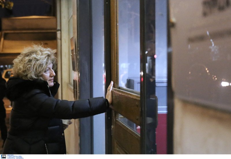 Η βουλευτής Σία Αναγνωστοπούλου προσπαθεί να φτιάξει το λουκ της -Χωρίς μπούκλες, με περίπου ίσιο μαλλί [εικόνες] | iefimerida.gr 5