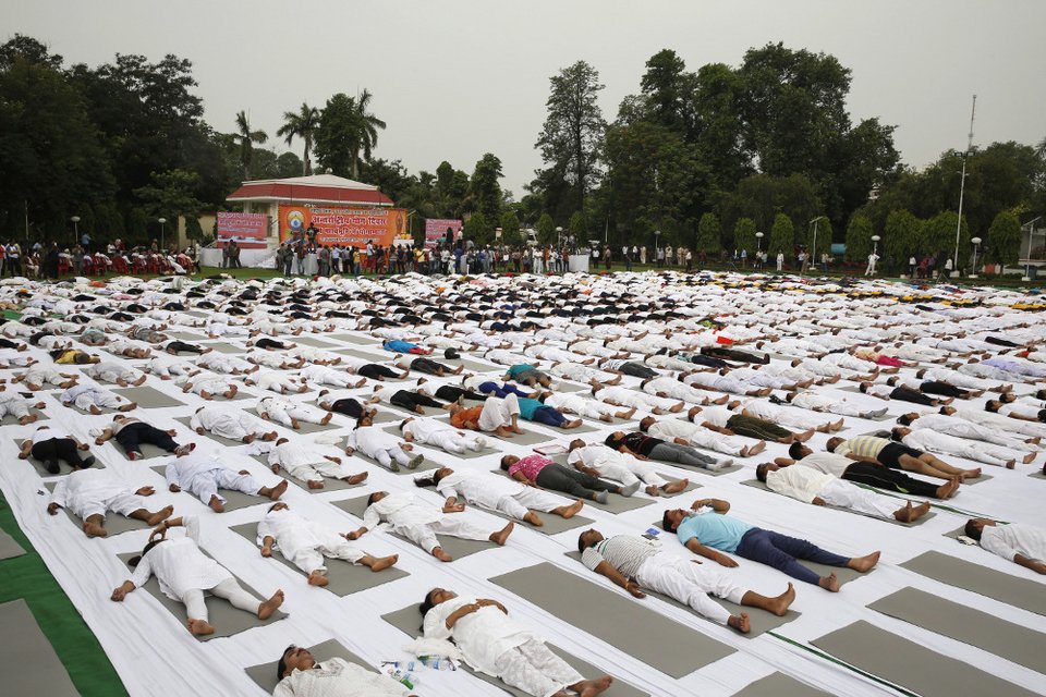 Ολη η Ινδία κάνει γιόγκα -Παρών και ο Πρωθυπουργός [εικόνες]  | iefimerida.gr 3