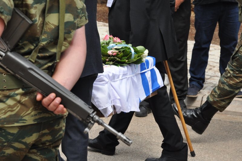 Συγκινητικές στιγμές στην Ερμιονίδα: Κηδεύτηκε ήρωας της Κύπρου, 43 χρόνια μετά [εικόνες] | iefimerida.gr 1