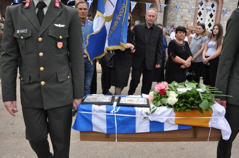 Συγκινητικές στιγμές στην Ερμιονίδα: Κηδεύτηκε ήρωας της Κύπρου, 43 χρόνια μετά [εικόνες] | iefimerida.gr 4