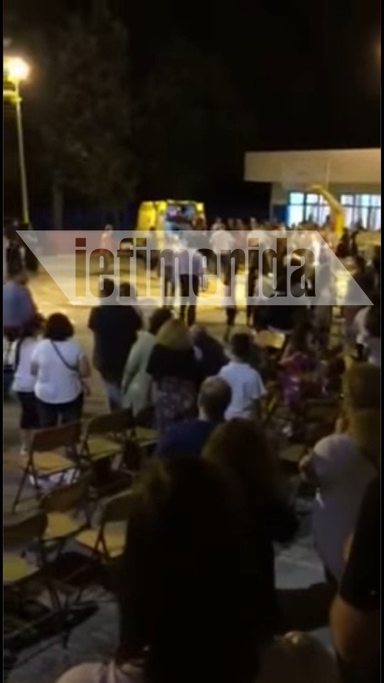 Ντοκουμέντο από το Μενίδι: Η στιγμή που το ασθενοφόρο παραλαμβάνει τον 11χρονο Μάριο [εικόνες & βίντεο] | iefimerida.gr 1